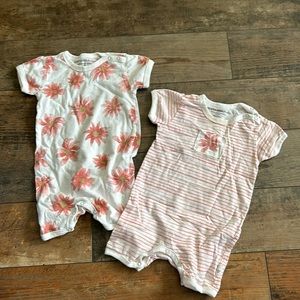 Burt’s Bees Baby Onesie Set
